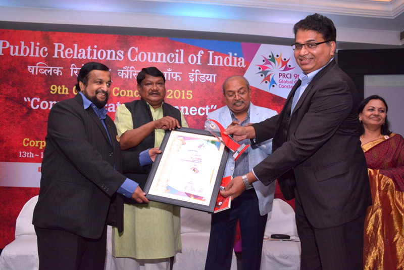VK Cherian receiving PR Hall of Fame  honour from Union Minister Jual Oran. March 2015