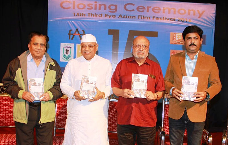 Shyam Benegal, ace film maker released the book at the Third Eye Film Festival, Mumbai on 22 December 2016. Sudhir Nandgoankar of FFSI (west) and Kiran Shantaram President of FFSI are seen.