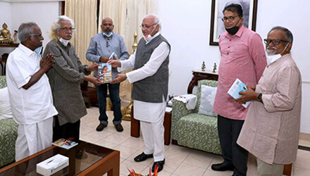 Kerala Governor Hon. Aarif Mohammed Khan releases the book at Raj Bhavan with Adoor Gopalakrishnan,  Critic MF Thomas, Meera Shib(Adoo's Associate in films), and VC Thomas the publisher
